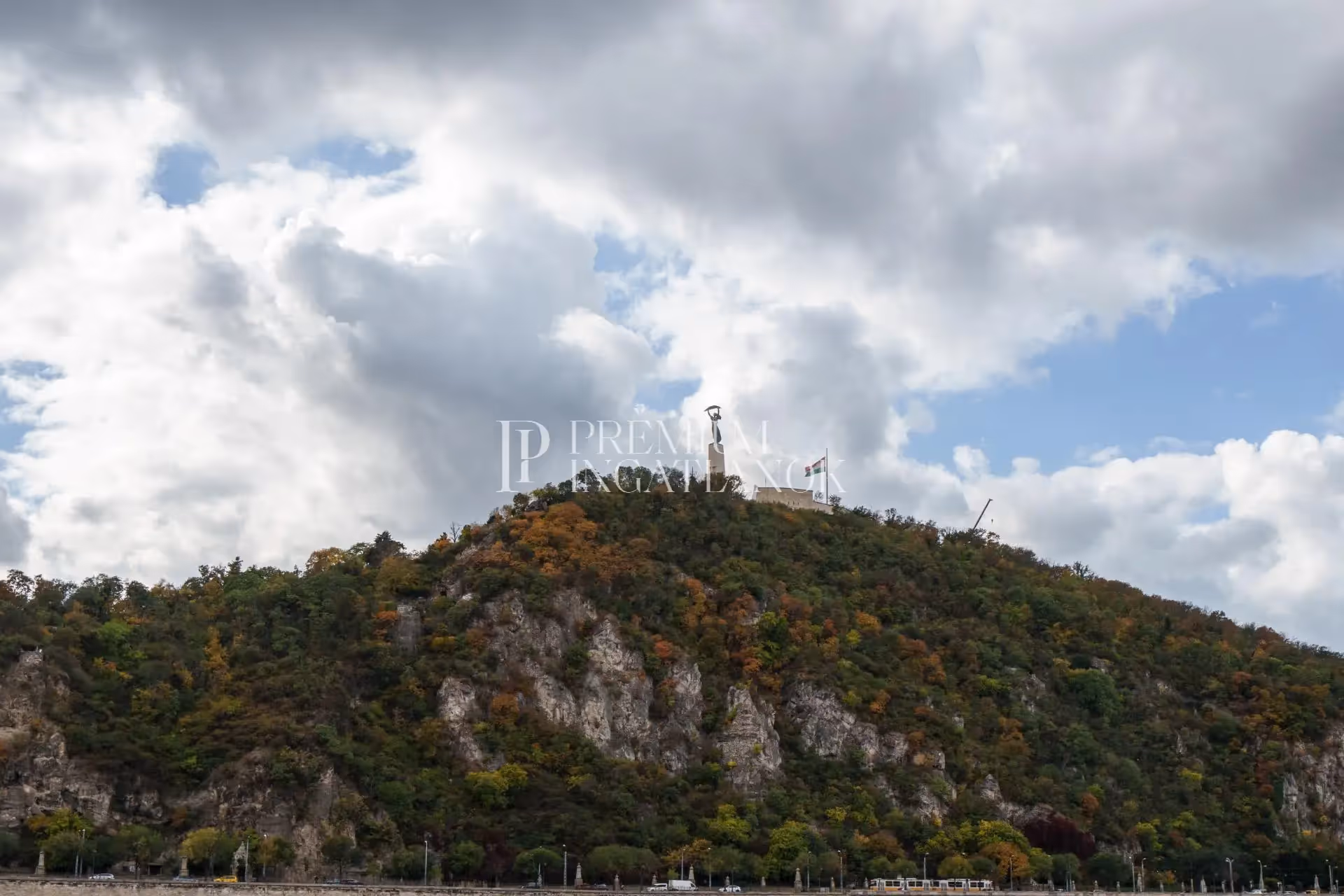 Budapest 5. kerület - Dunára és Gellért-hegyre néző panorámás egyedi ingatlan