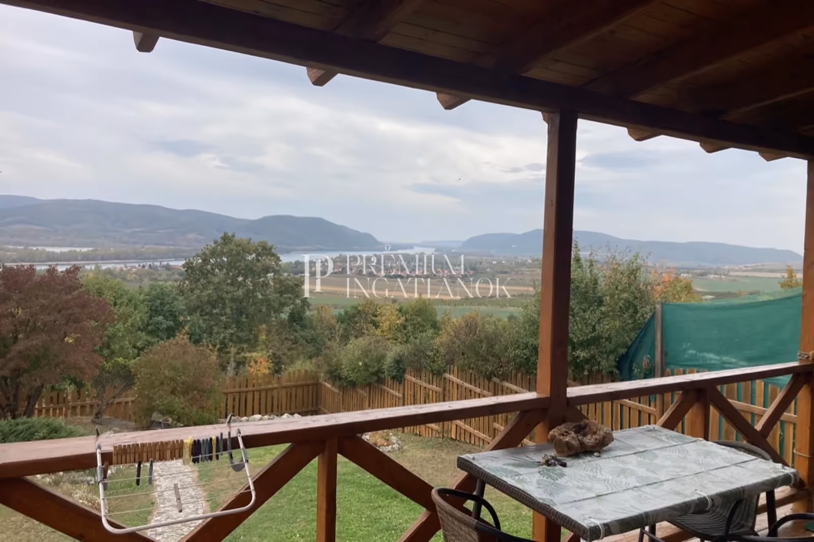 Örökpanorámás nyaraló Zebegény legszebb részén