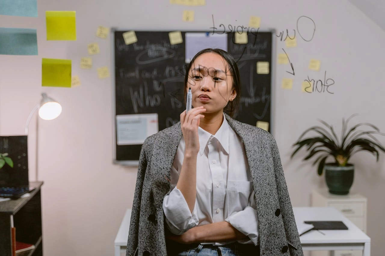 Low-Capital Businesses You Can Start This Month — Funding Paths, Cost Controls, and a First 90‑Day Playbook