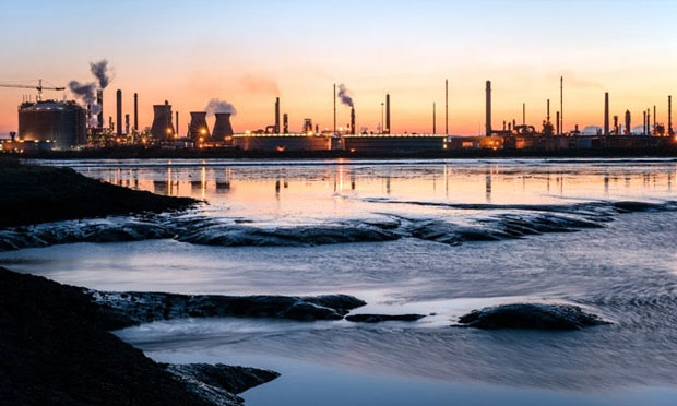 powerstation emitting CO2