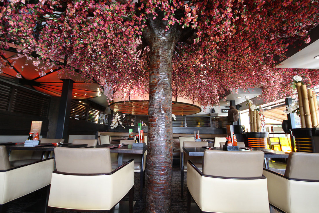 Display featuring Synthetic Trees Pillars 03