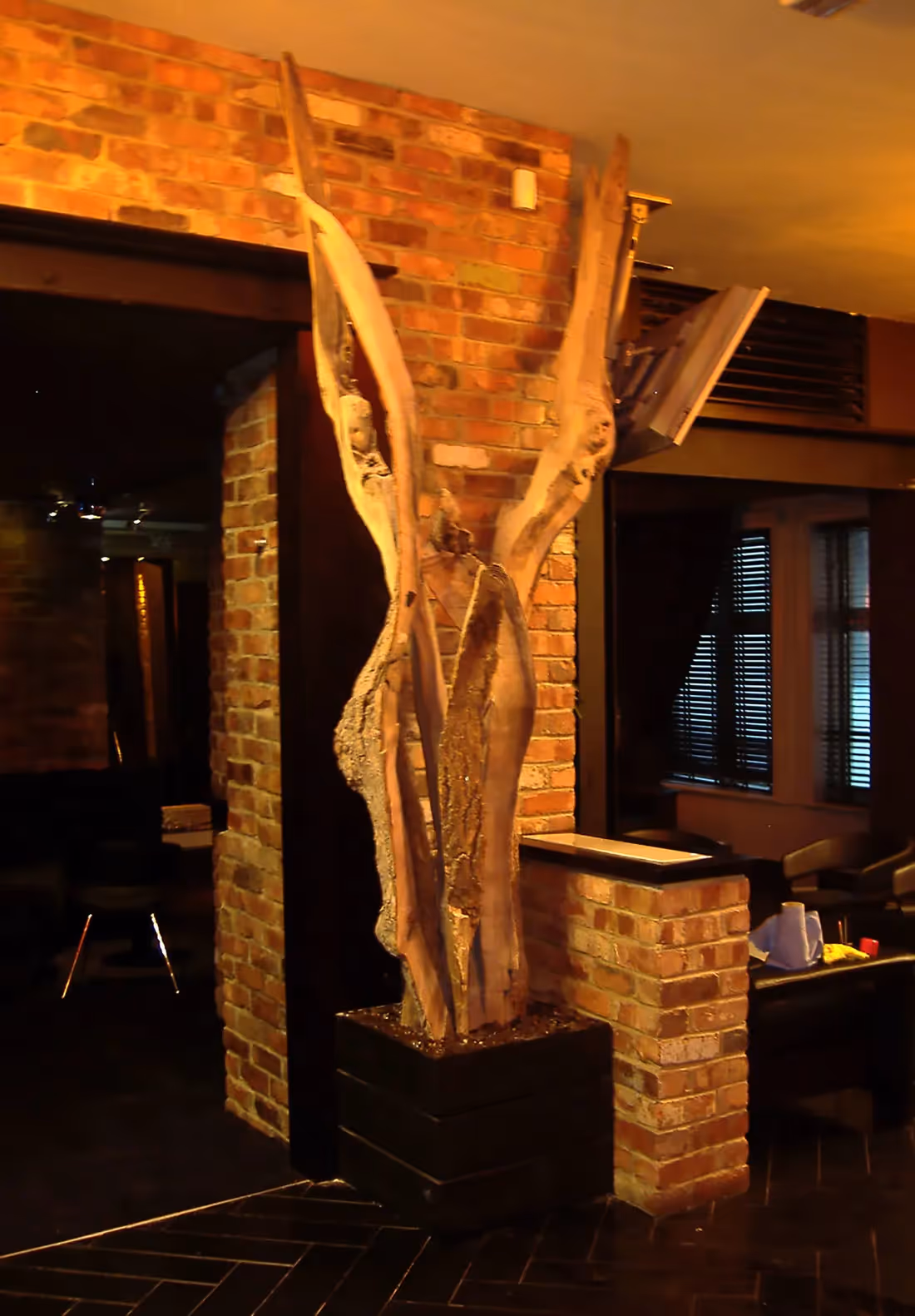 Use of Driftwood Sculpture Trees example 06