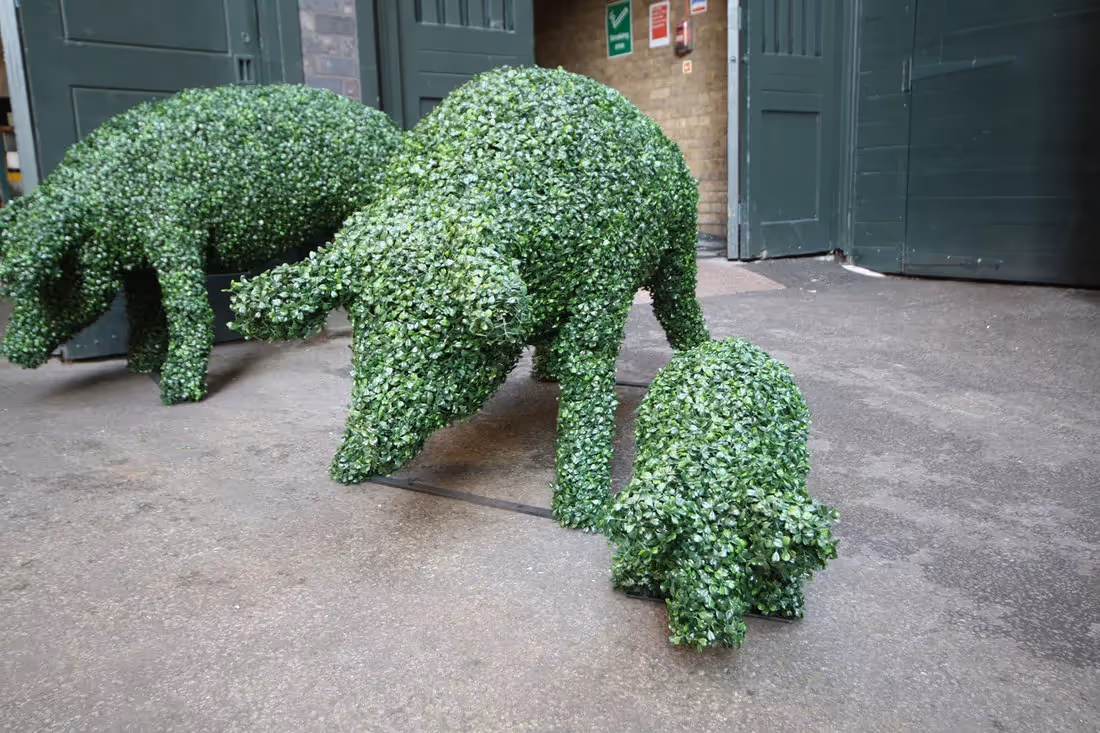 creative ideas for the use of topiary featuring animals 003