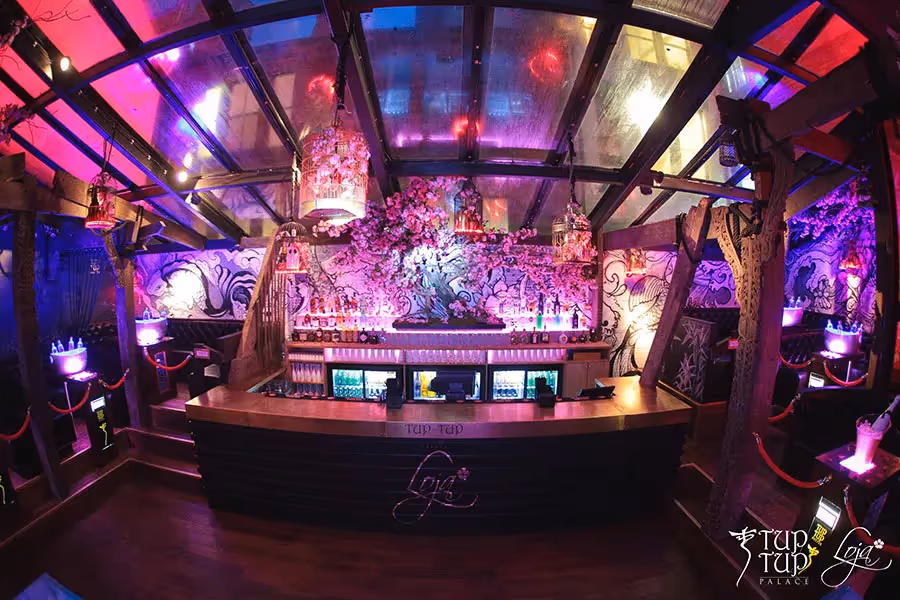 Artificial tree for the Palace?