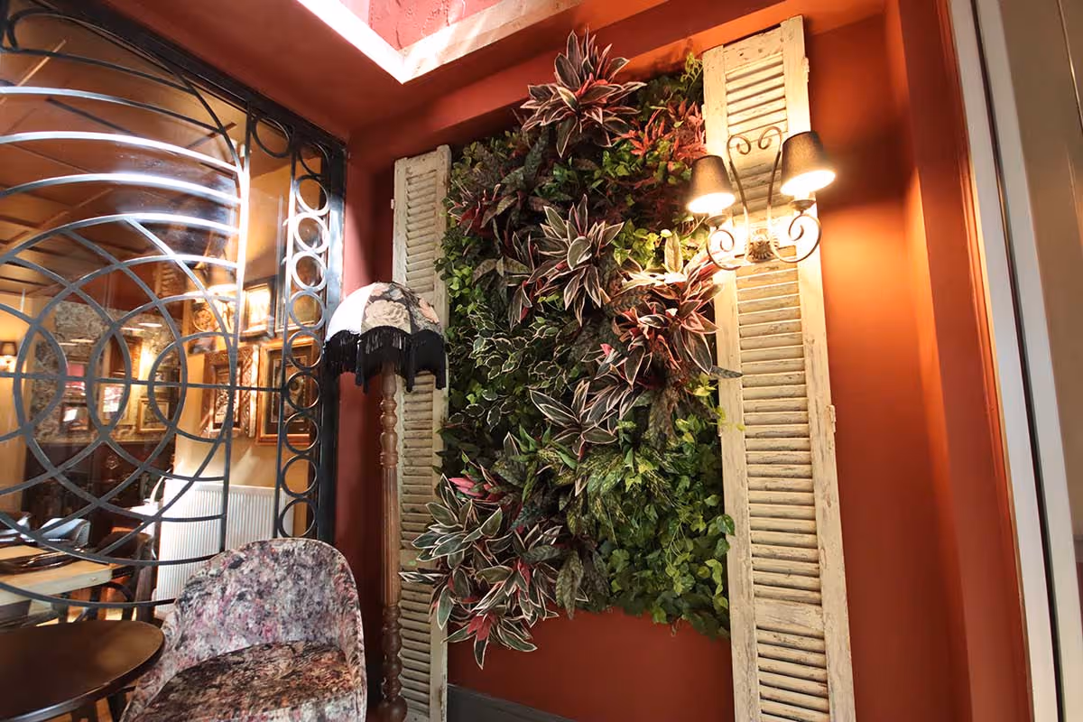 Artificial Mixed Foliage Green Wall  in situ 02