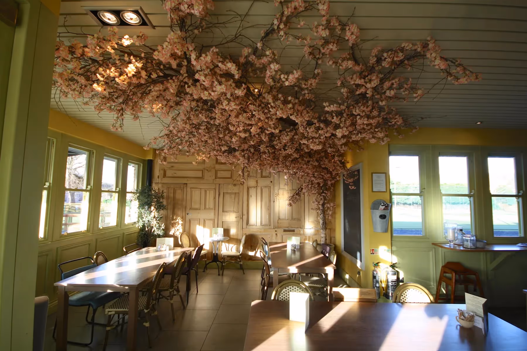 Restaurant with Artificial Corner and Leaning Tree 02