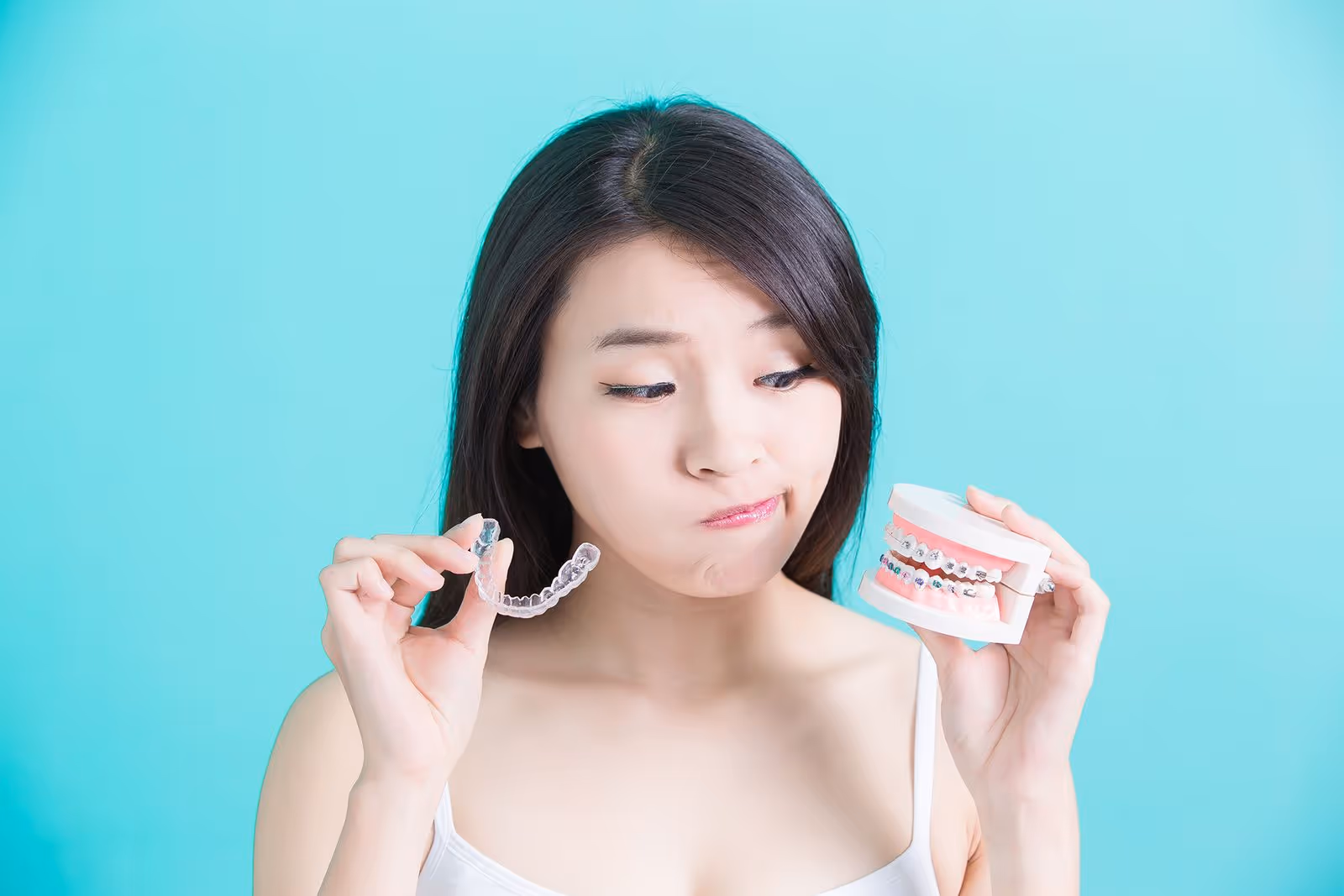 Decoding Your Smile Makeover: Clear Aligners vs. Veneers Explained by Fanning Orthodontics
