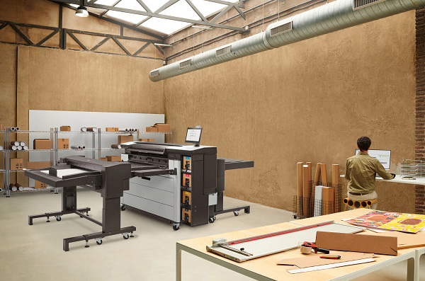 HP Wide format Printer with attachments