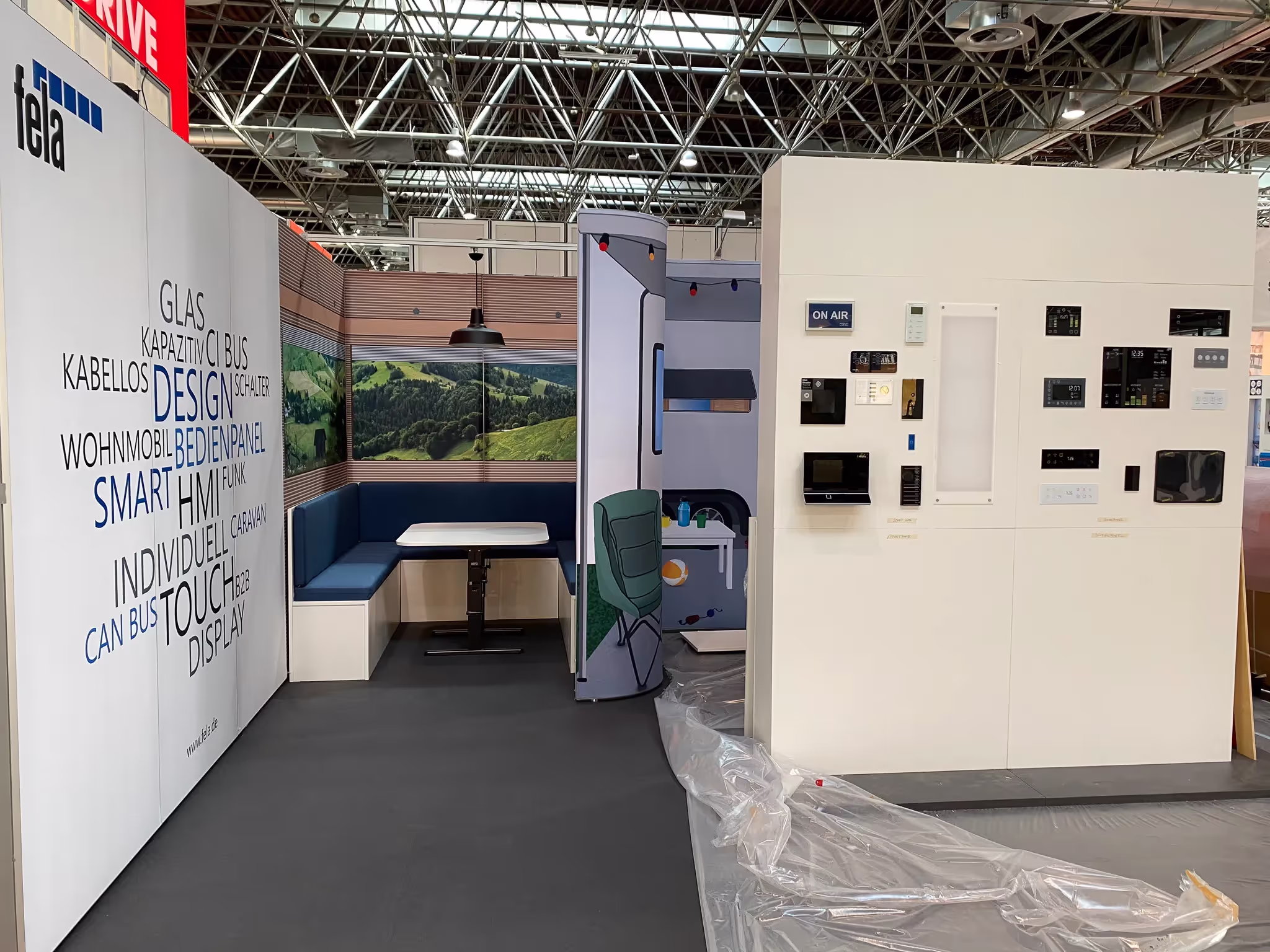 Messestand von FELA auf dem CARAVAN SALON 2019 in Düsseldorf, Ansicht 2