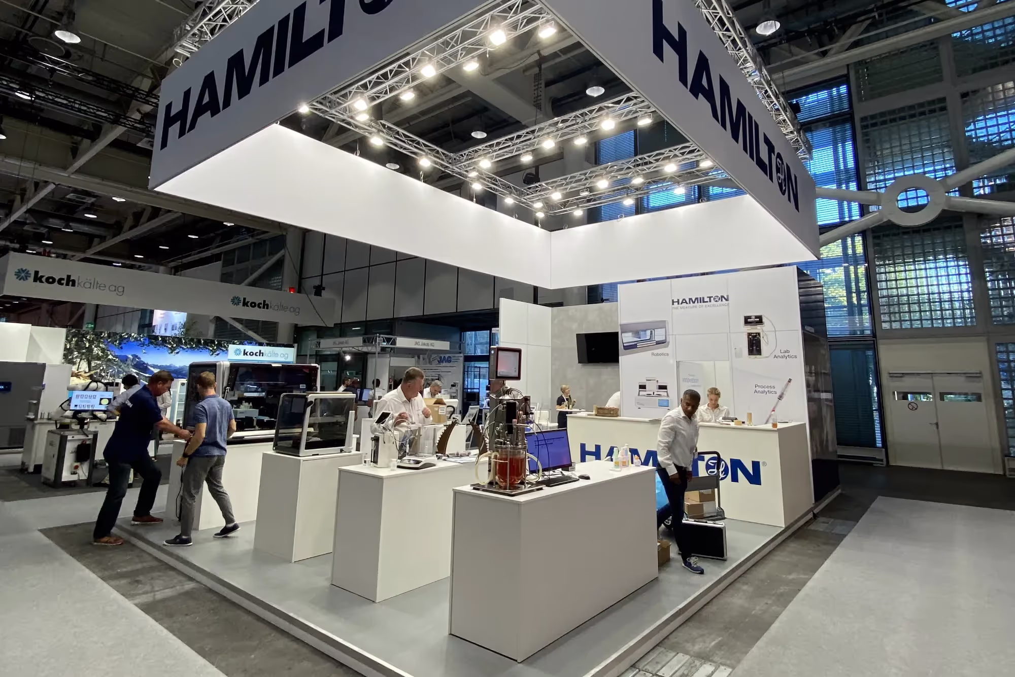 Messestand von Hamilton auf der ILMAC 2023 in Basel, Ansicht 2