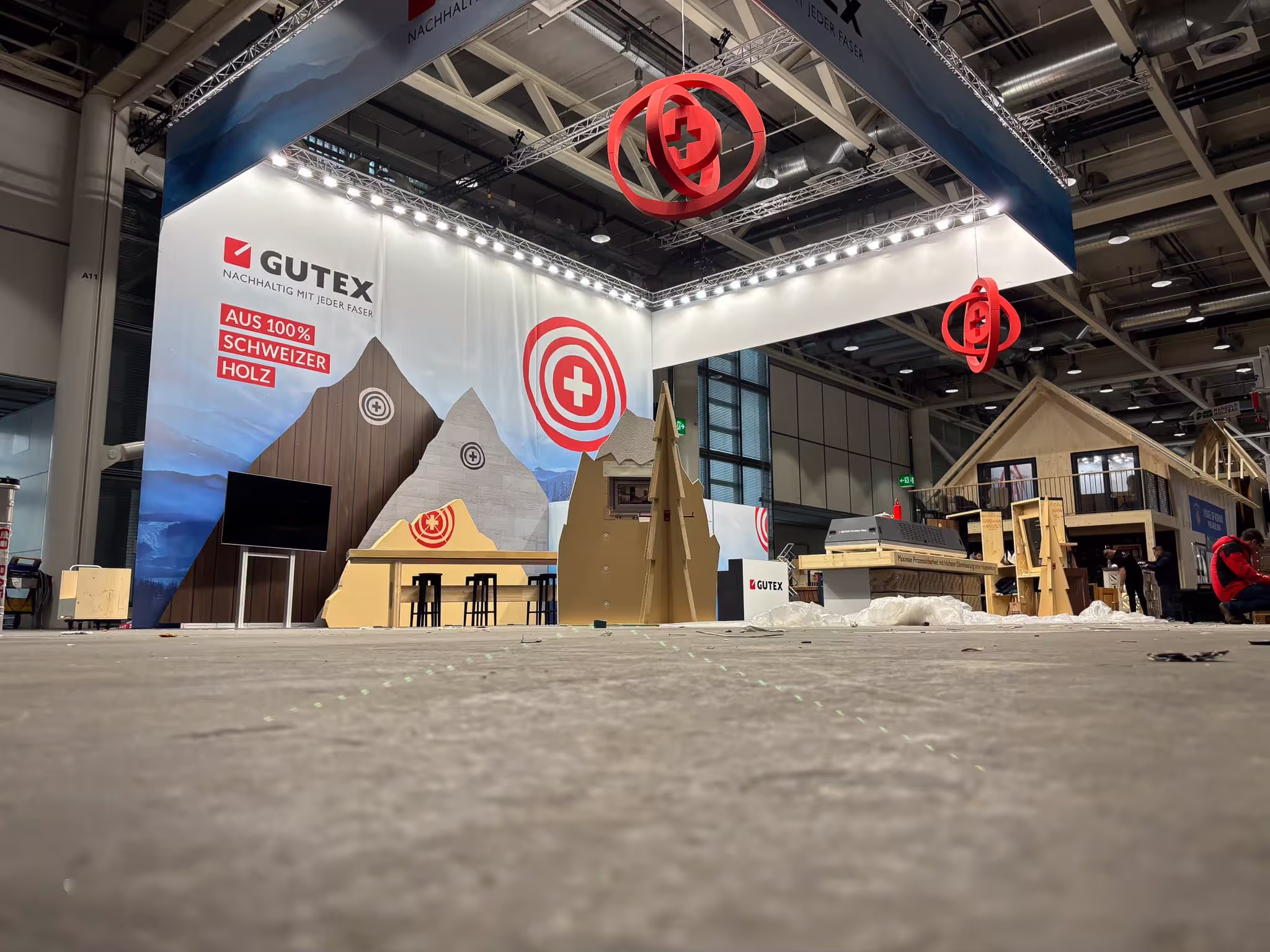 Messestand von GUTEX auf der Swissbau 2022 in Basel, Ansicht 2
