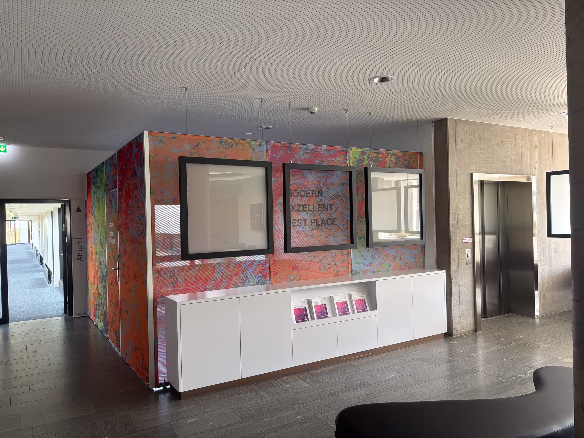 Guest office built from system walls as a custom solution for the Bundesakademie Trossingen, view 2