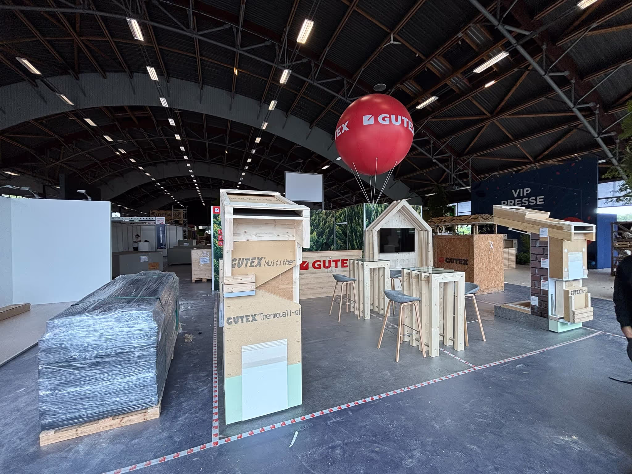 Messestand von GUTEX auf dem Carrefour du Bois 2024 in Nantes, Ansicht 2