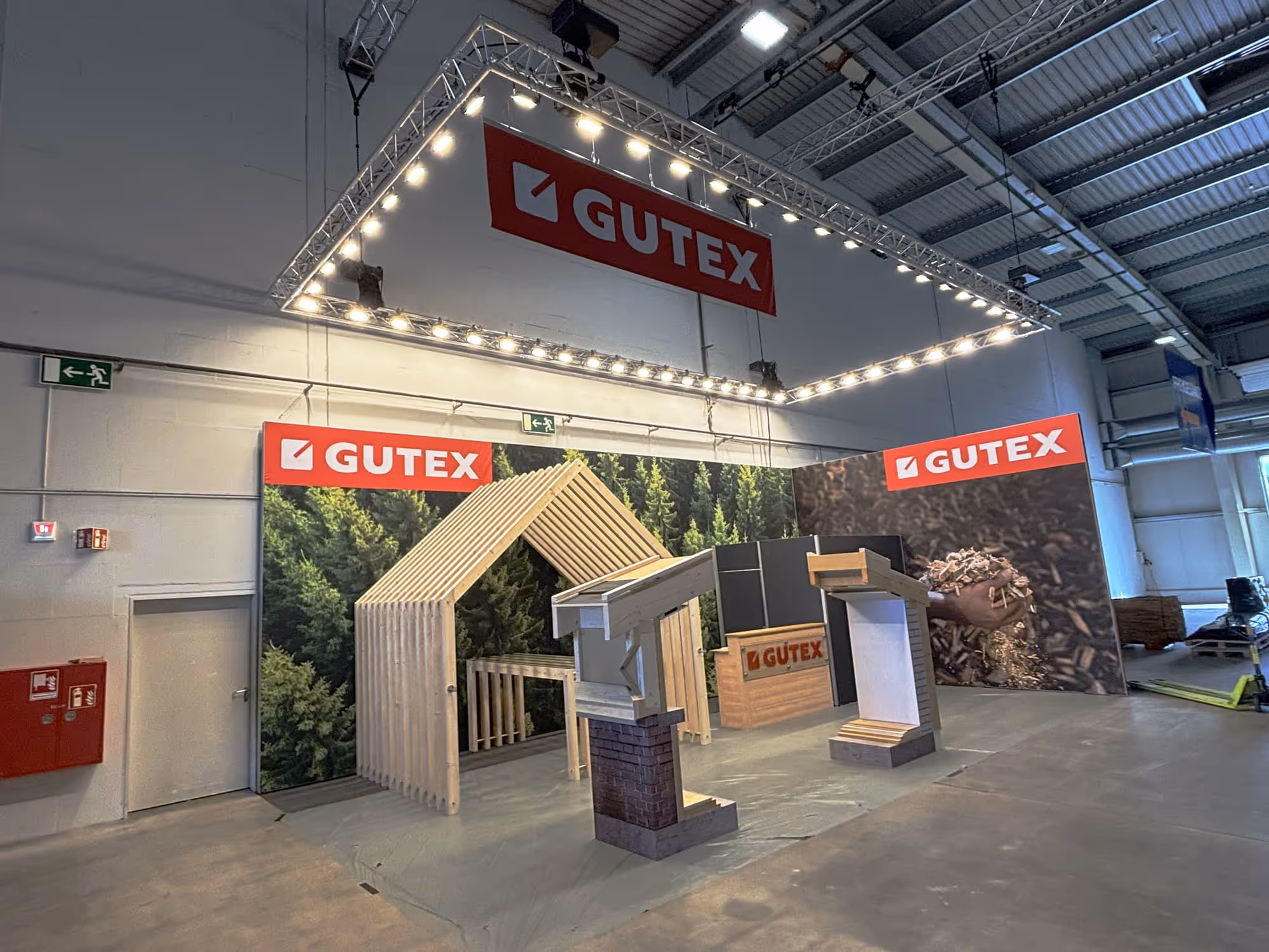 EXFAIR Messestand GUTEX Nordbau 2024 – emotionale Markenpräsentation