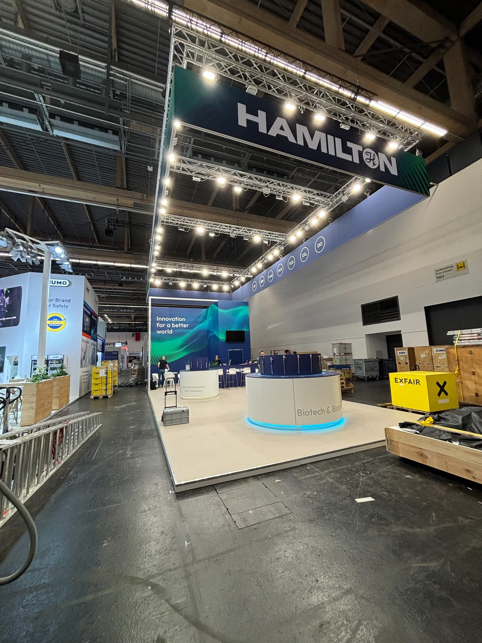 Messestand von Hamilton auf der ACHEMA 2024 in Frankfurt, Ansicht 5