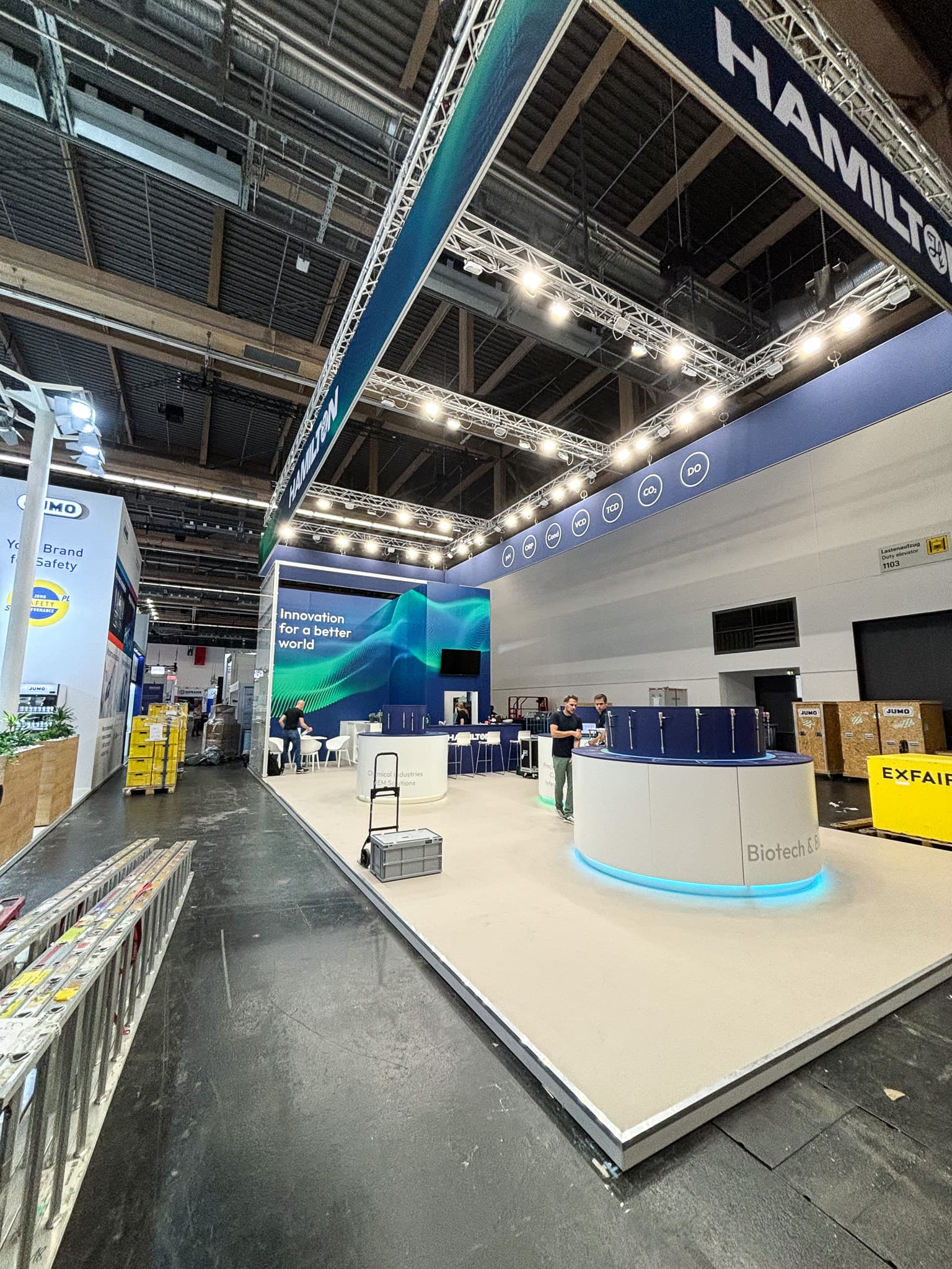 Messestand von Hamilton auf der ACHEMA 2024 in Frankfurt, Ansicht 6