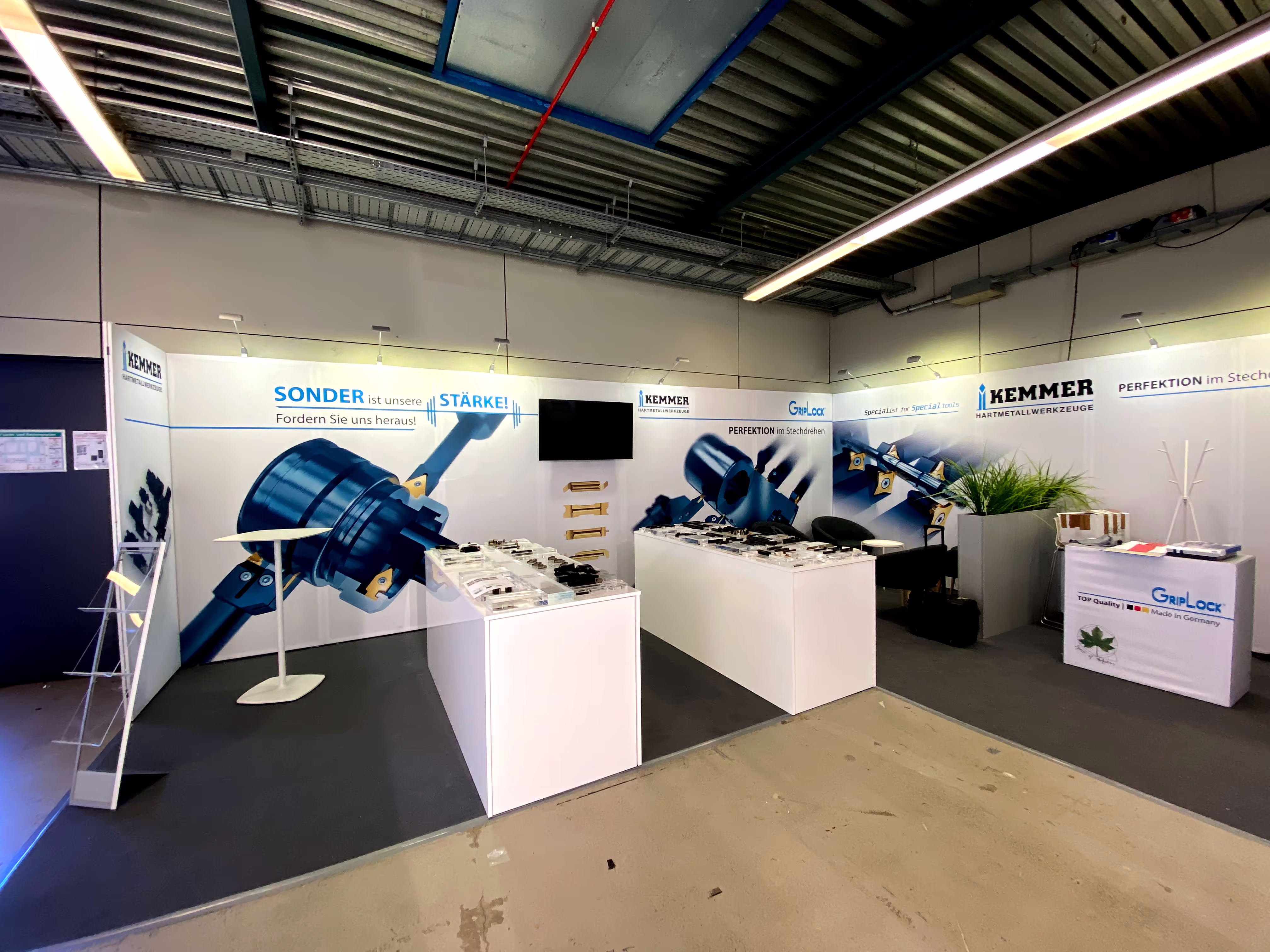 Messestand von Kemmer Hartmetallwerkzeuge auf den DST Dreh- und Spantagen Südwest 2023 in Villingen-Schwenningen