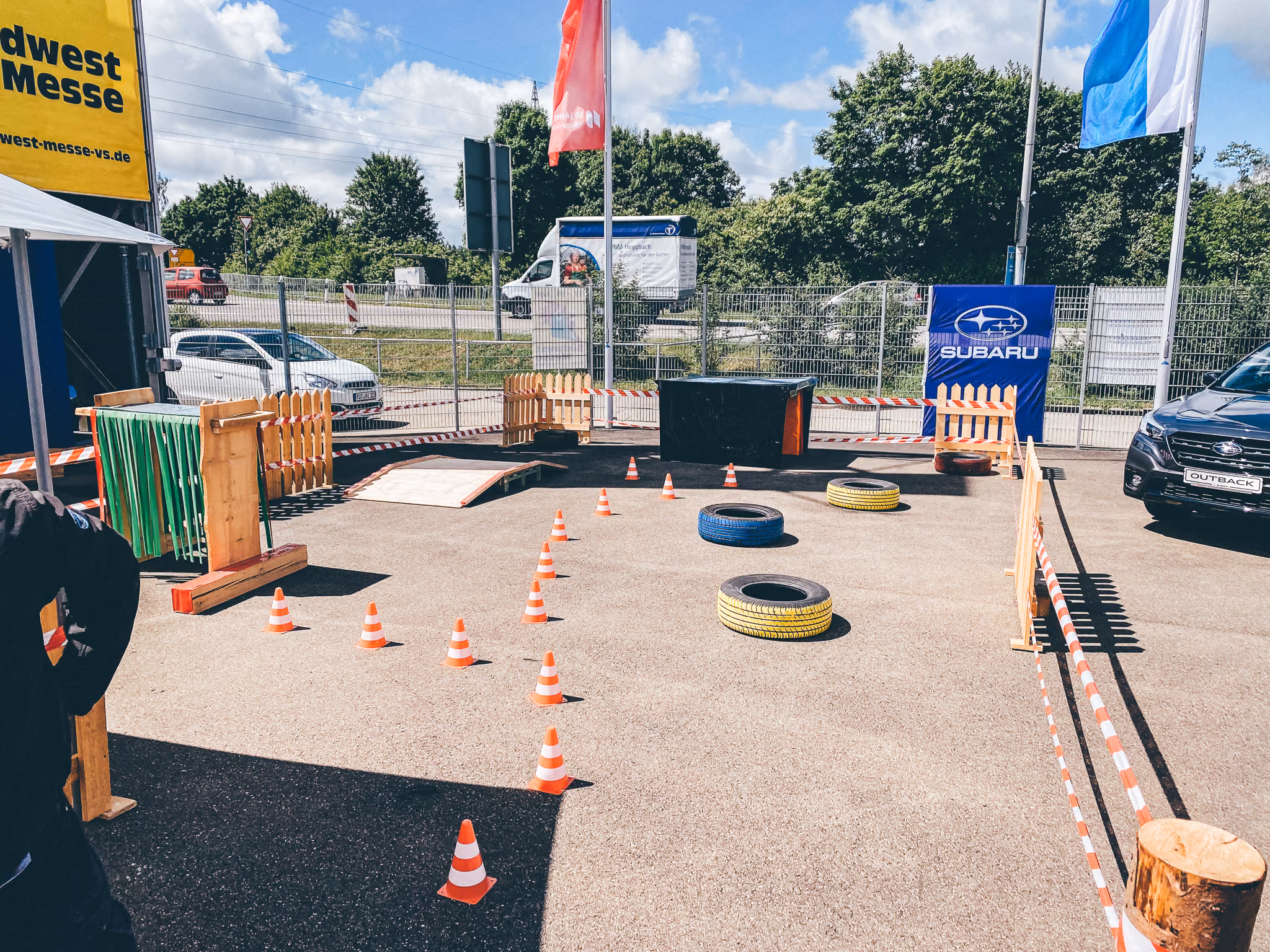 Messestand von Autohaus ROTH auf der Südwest Messe 2022 in Villingen-Schwenningen, Ansicht 3
