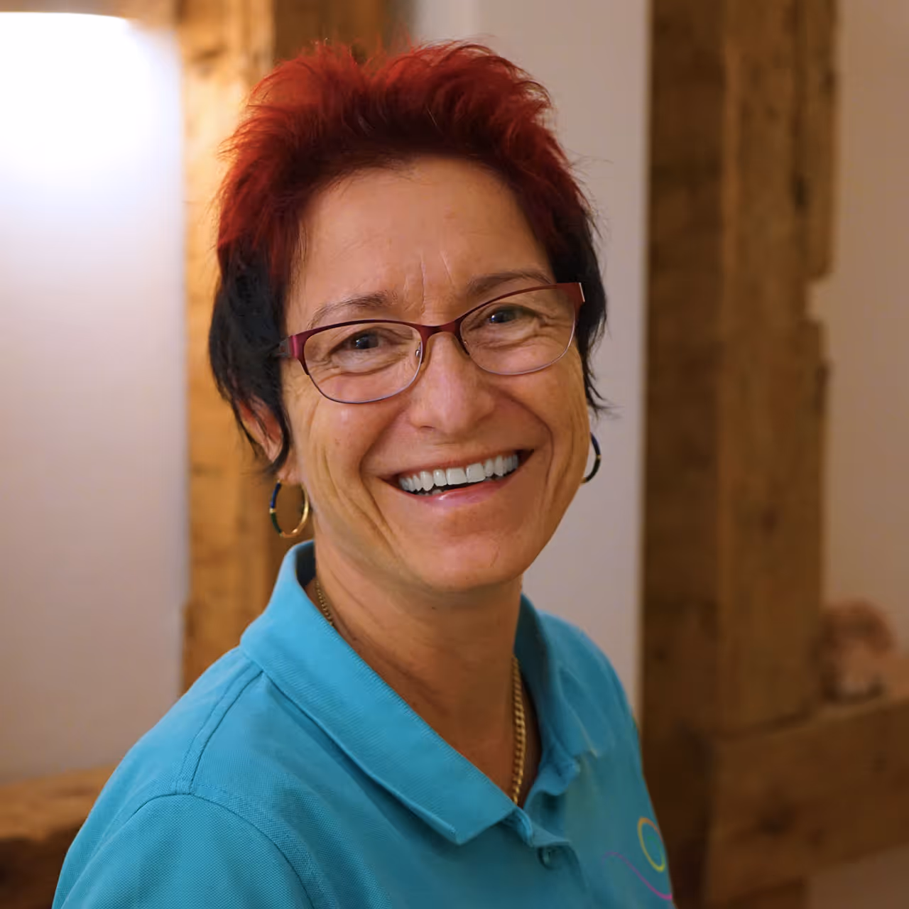 Portraitfoto von Monika Brenner-Sciavone pharmazeutisch-technische Assistentin in der HNO-Gemeinschaftspraxis Freising/Neufahrn von Dr. med. Meier-Lenschow und PD Dr. med. Ulrich Straßen