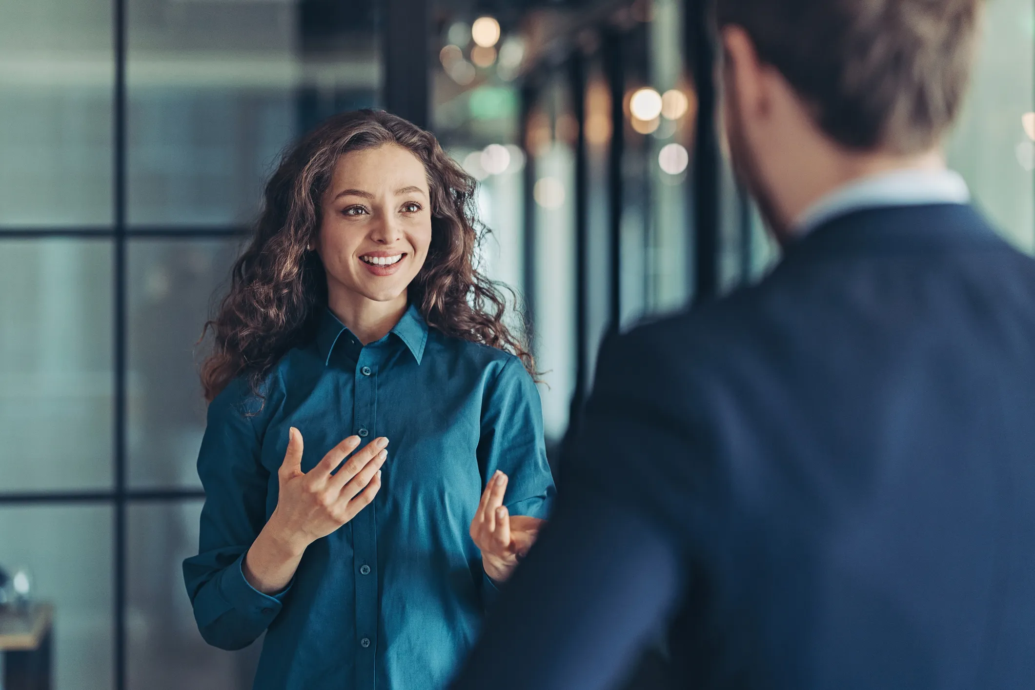 Woman is transparent with man at work. They recognize each other on Kudos for clear communication and teamwork. 