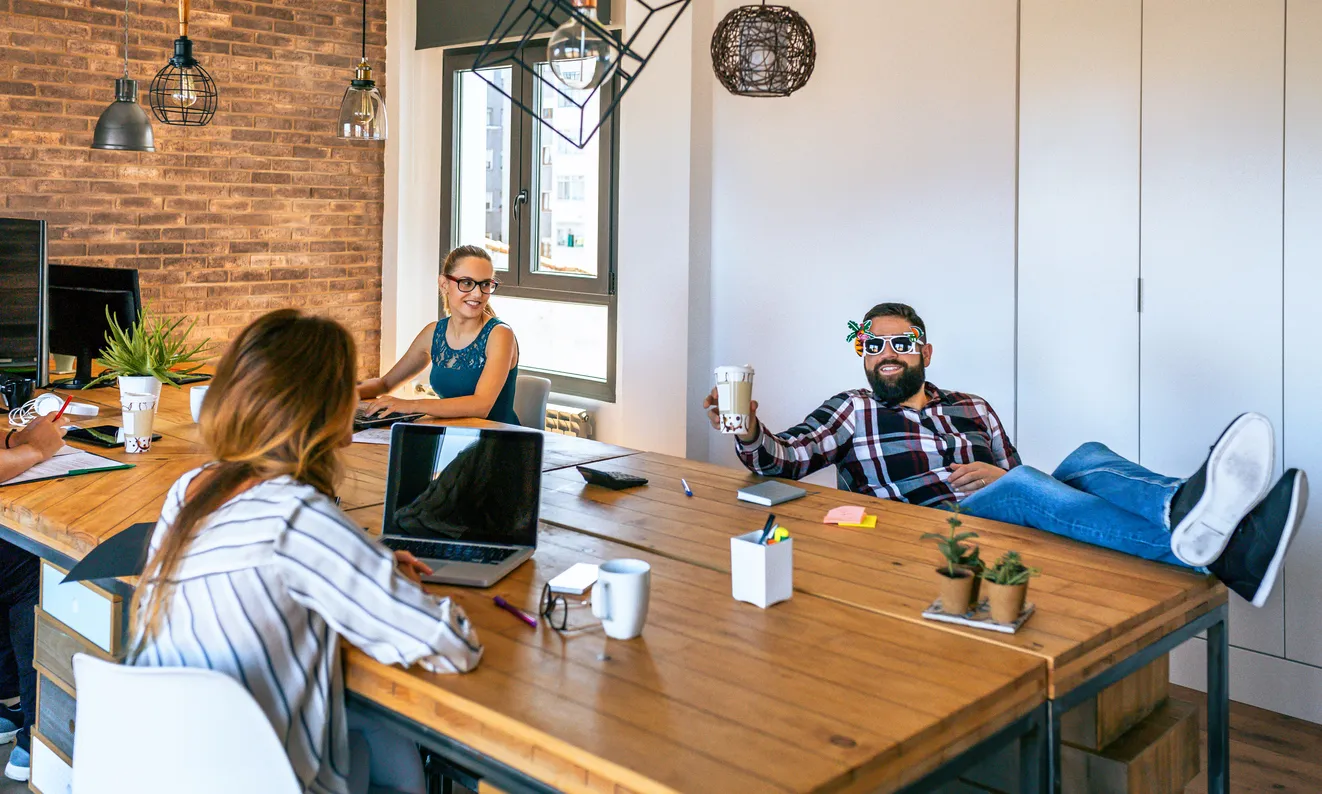 Making a Memory-filled Summer at the Office (15+ Ideas)