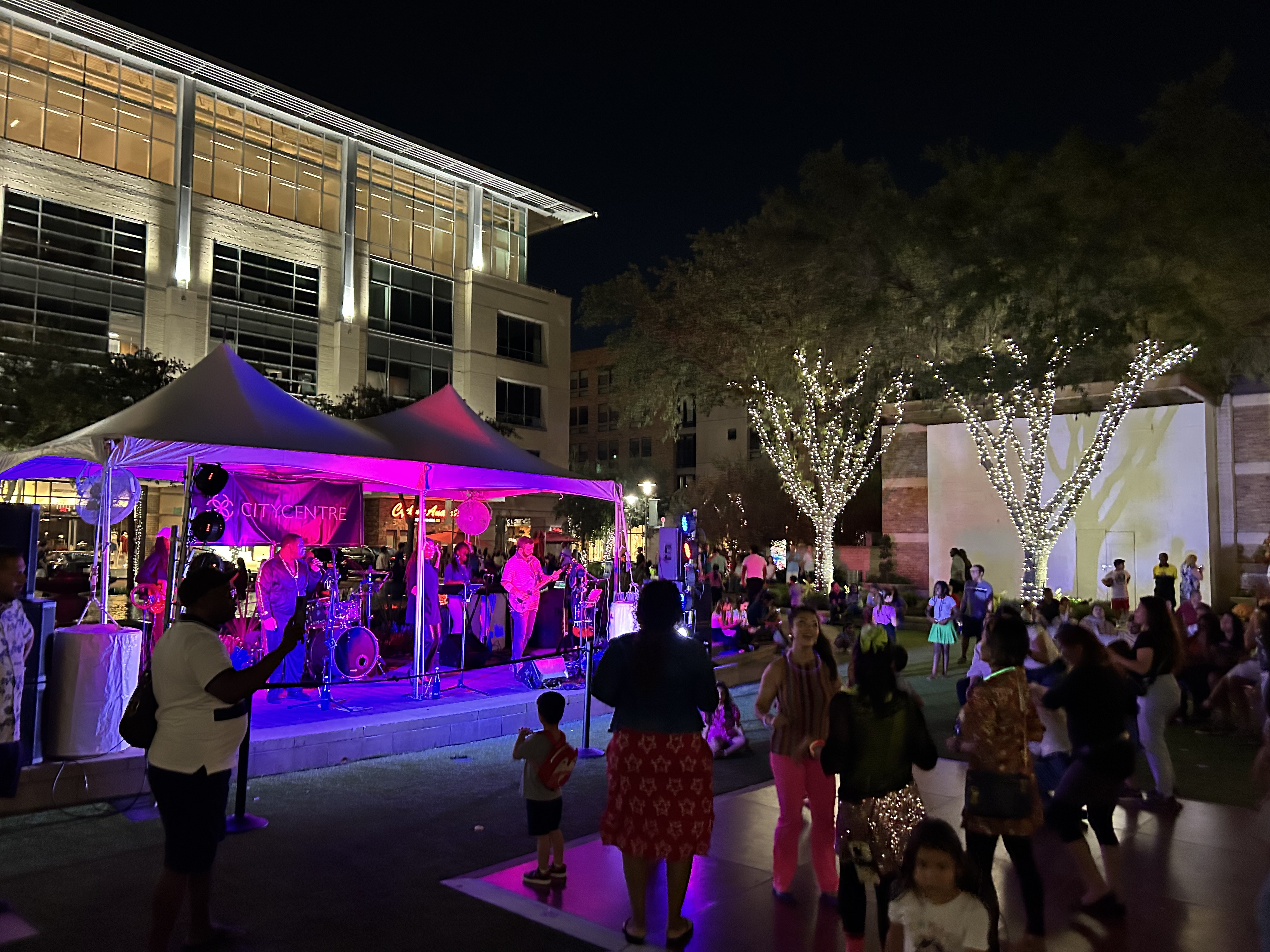 Aug 29 | Live in the Plaza