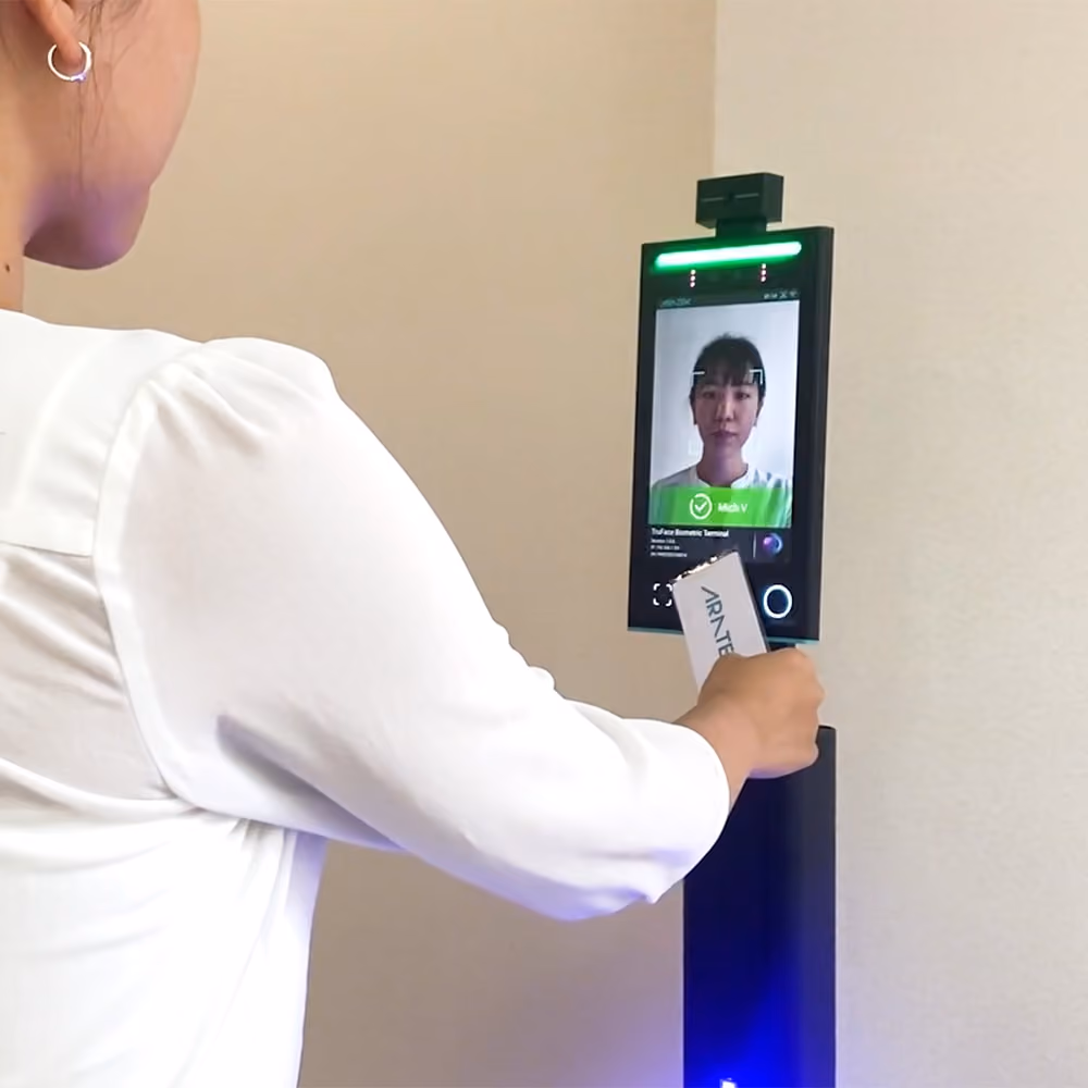 Aratek BA8300 Facial Recognition Terminal-RFID Card Scanning scene