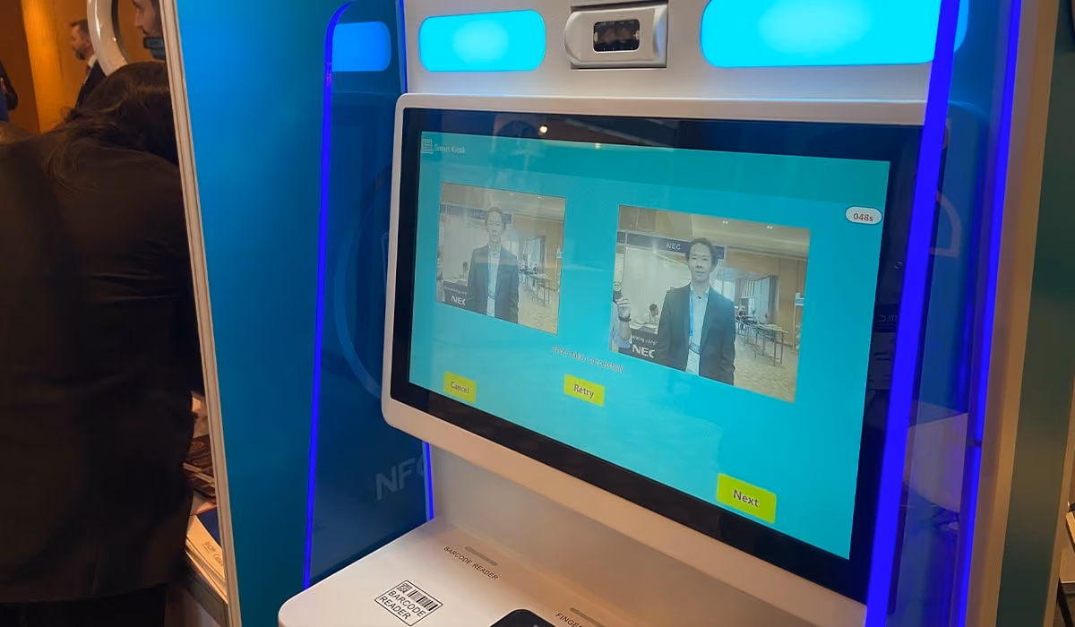 A facial ID check scene at Aratek airport kiosk