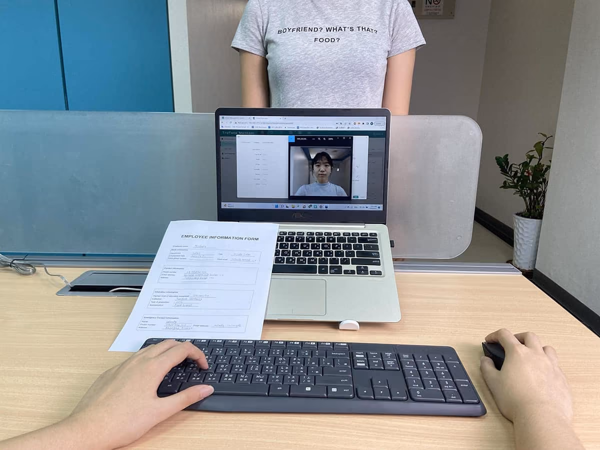 Biometric Attendance System Features: Enrollment of New Employees Using Biometrics