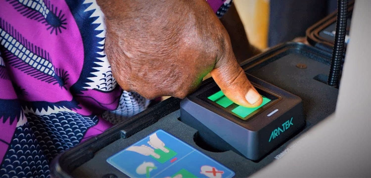 Potenciando las elecciones generales de Liberia de 2023 con el registro biométrico de votantes