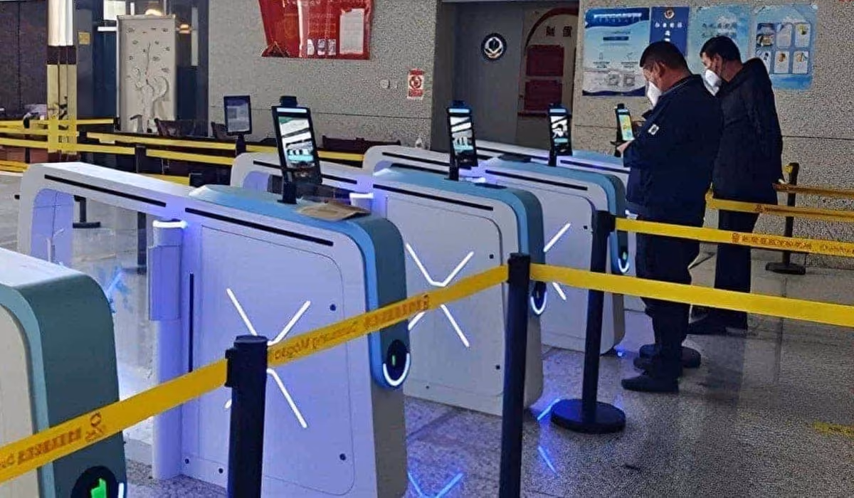 Airport speed gates equipped with facial recognition access control systems