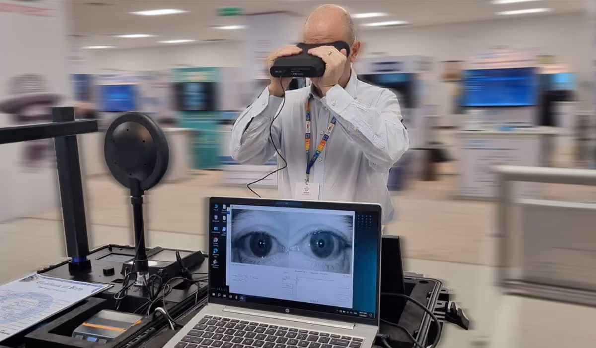 An Iris Recognition Scene Using Aratek IR210 Iris Scanner
