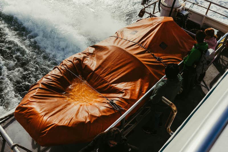 The warning signs you need to know at sea