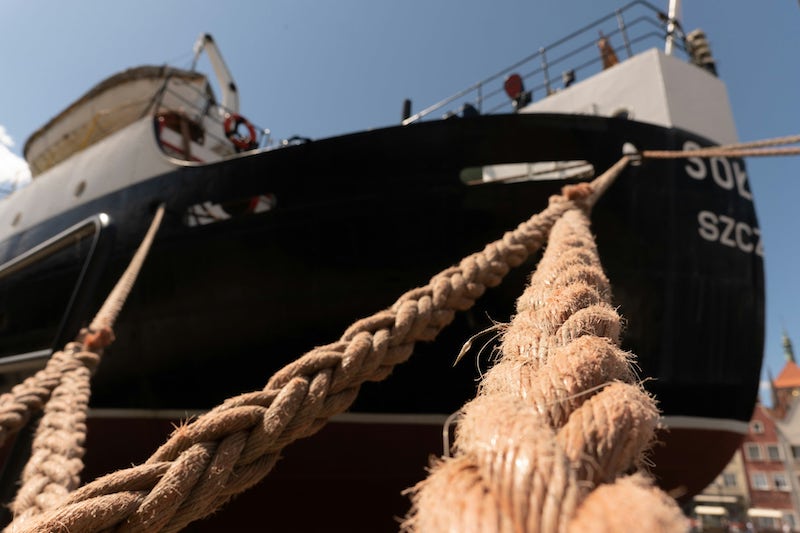 Safety during mooring maneuvers