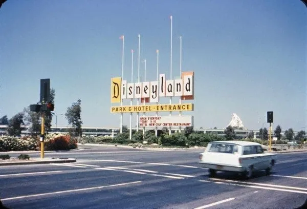 disneyland-parking-lot