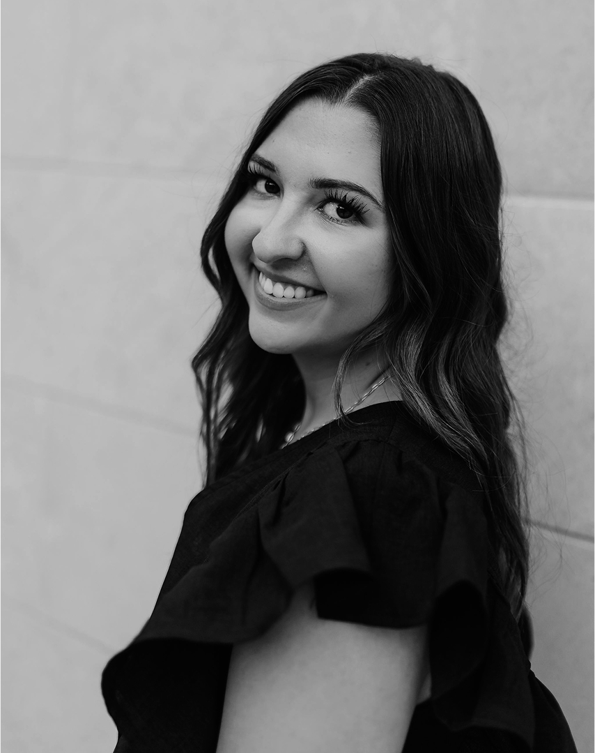 Portrait of Darianne Starr.