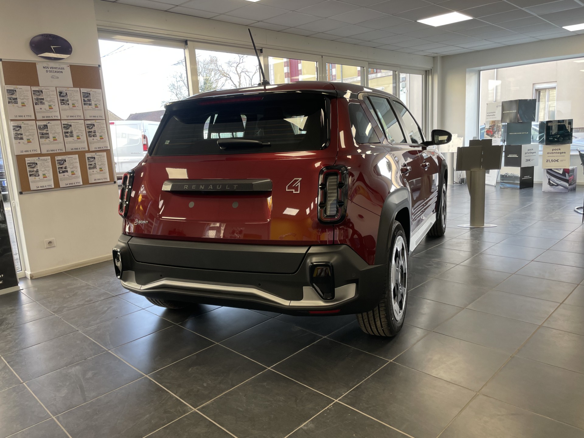 Nouvelle R4 présente en garage Renault à Varennes sur allier
