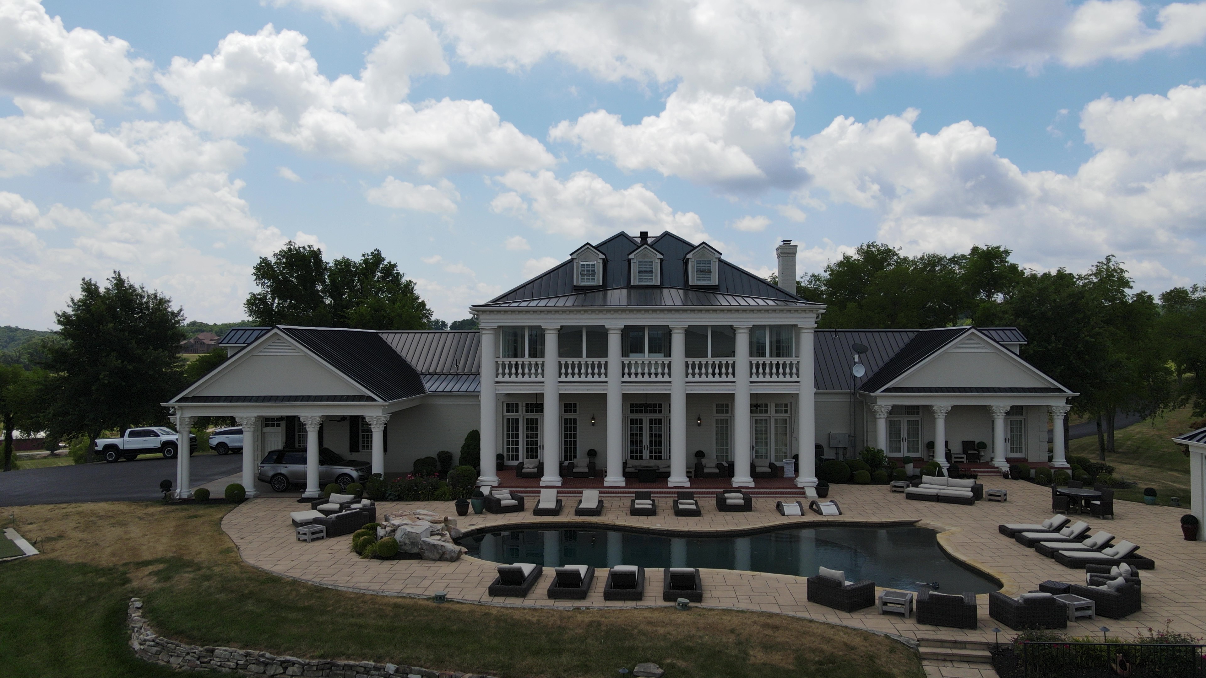Nashville Estate Finished in Black Standing-Seam Metal