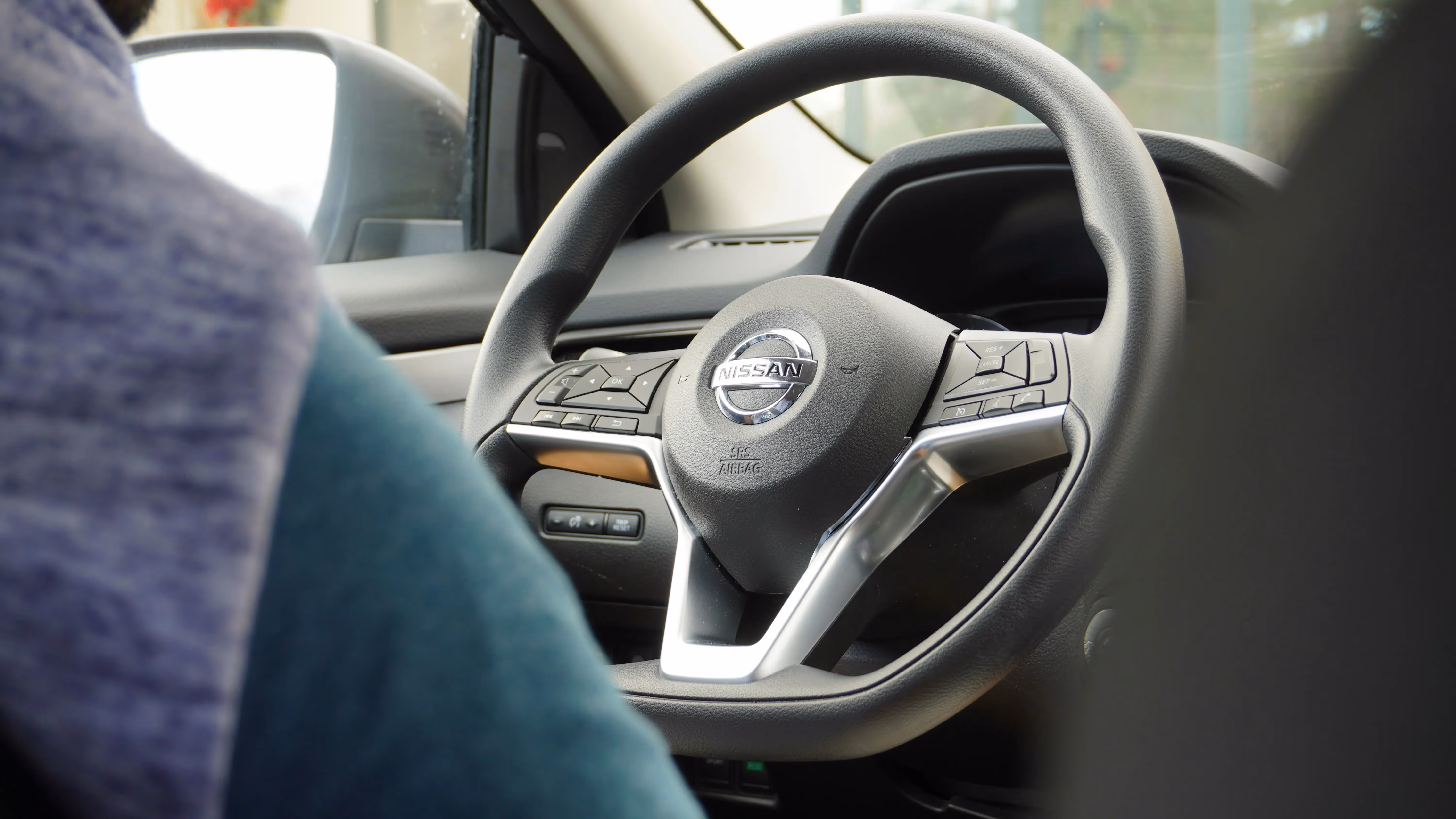 Close up picture of steering wheel