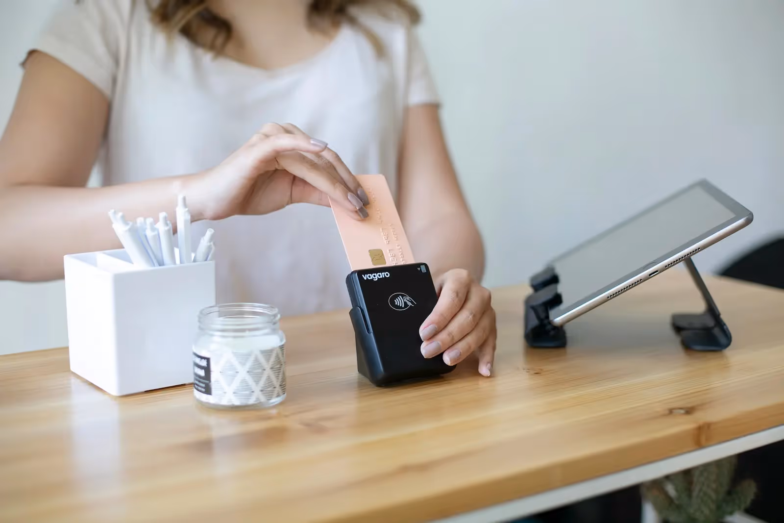 Person paying through a credit card.