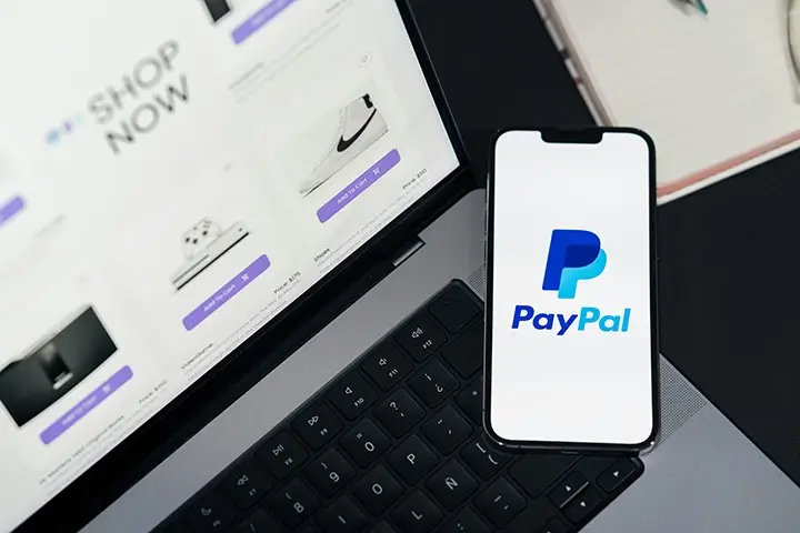 Using PayPal on mobile device for online shopping to earn Chase Freedom 5% cash back in December 2025