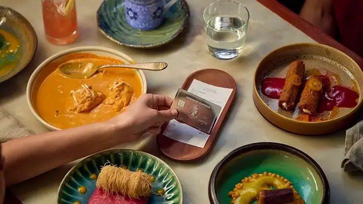 Person holding a credit card