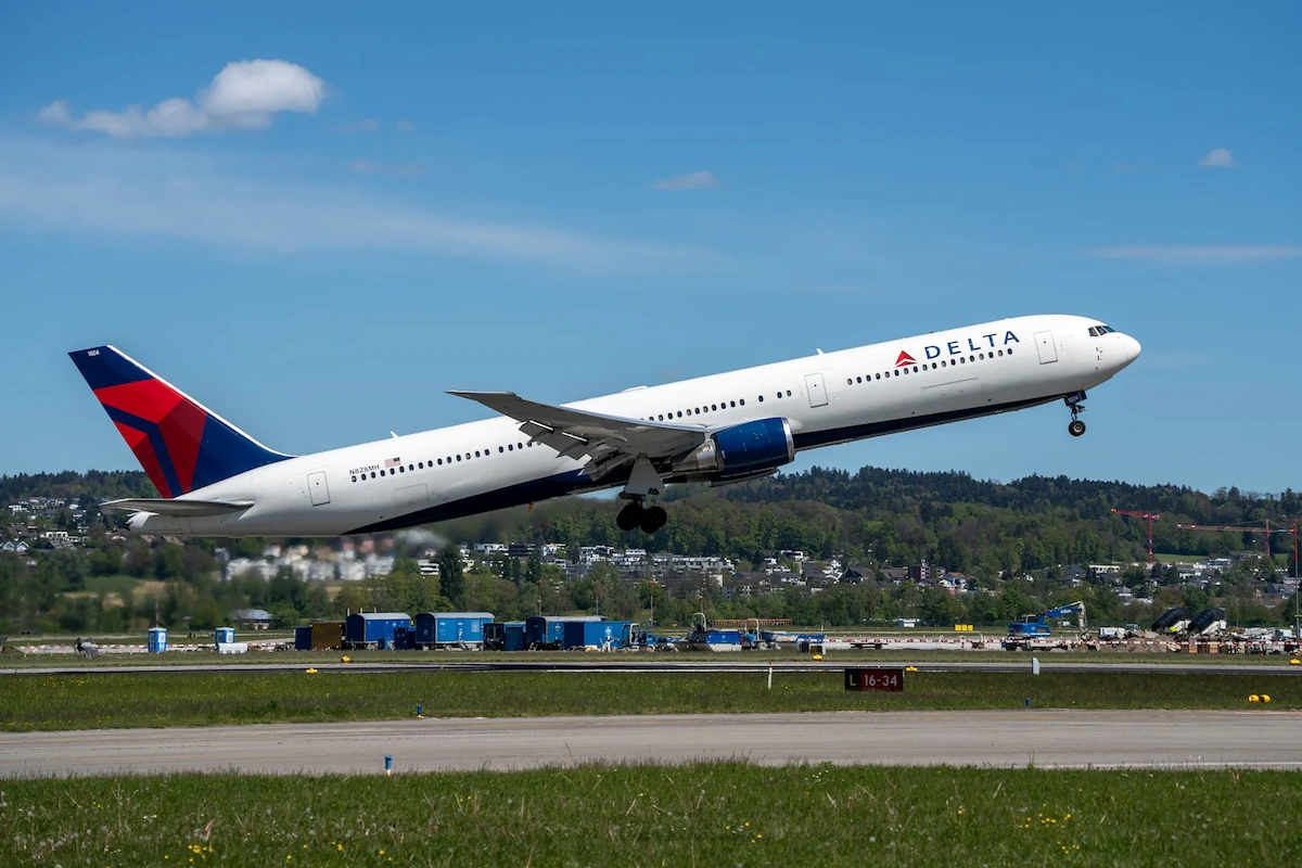 An image of a Delta plane taking off.