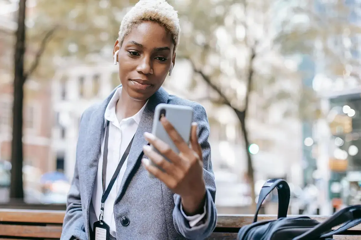 Person using Snaplii cashback gift card app on smartphone to save money 2026