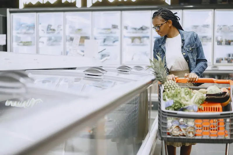 Who should choose Capital One Savor Cash Rewards in 2026 including dining entertainment and grocery spenders who travel internationally
