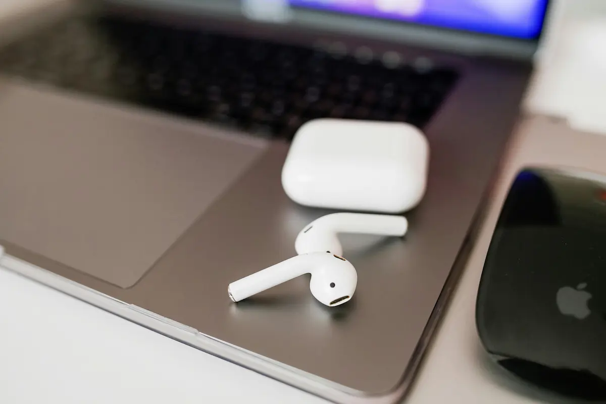 Apple Card and AirPods Pro 3 — reported $249 Daily Cash welcome offer at Apple Stores in 2026