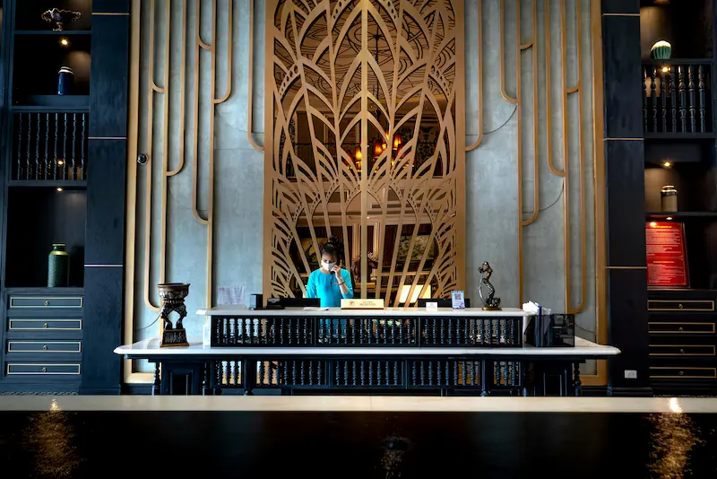 Luxury hotel check-in experience — automatic Marriott Bonvoy Platinum Elite status is a key benefit of the Marriott Bonvoy Brilliant® American Express® Card in 2026