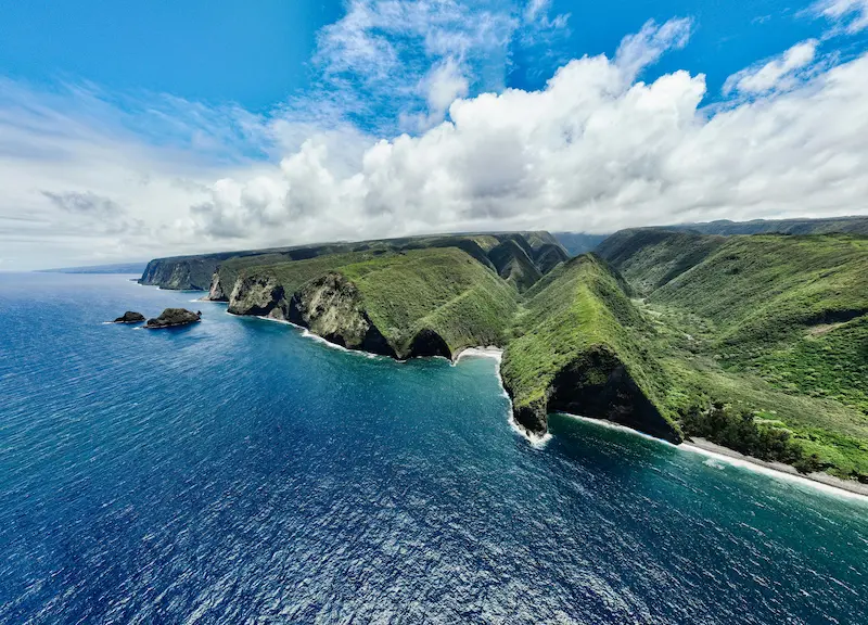Pacific coastline aerial view — Alaska Atmos Rewards is especially strong for West Coast and Hawaii-based travelers in 2026