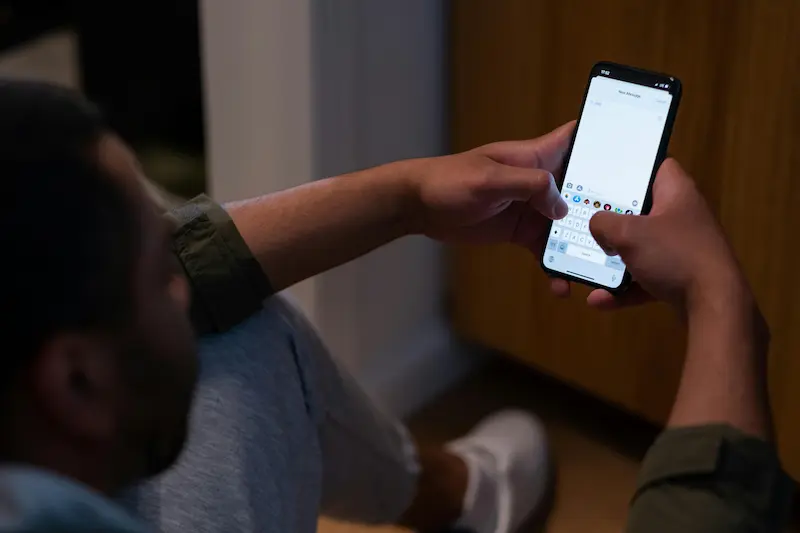 Smartphone displaying a chat conversation — credit card retention offers increasingly available via in-app chat in 2026