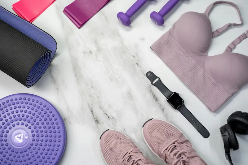 Running shoes, water bottle, and gym gear representing 10% back rewards on DICK'S Mastercard purchases in 2026